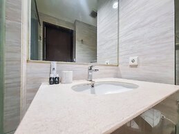 Cozy And Warm Studio Room At Uttara The Icon Apartment