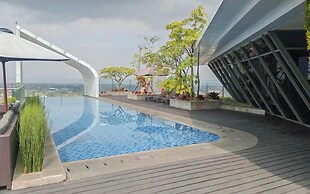 Cozy And Warm Studio Room At Uttara The Icon Apartment