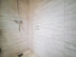 Cozy And Warm Studio Room At Uttara The Icon Apartment