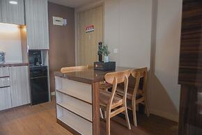 Homey And Cozy 3Br At Meikarta Apartment