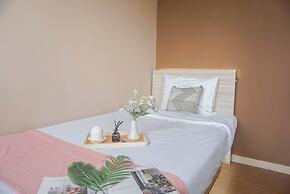 Homey And Cozy 3Br At Meikarta Apartment