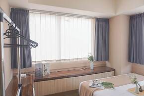 Homey And Cozy 3Br At Meikarta Apartment