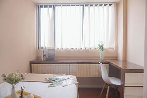 Homey And Cozy 3Br At Meikarta Apartment