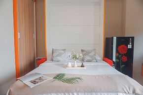 Cozy Studio Apartment At Gateway Park Lrt City Bekasi