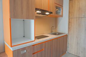 Cozy Studio Apartment At Gateway Park Lrt City Bekasi