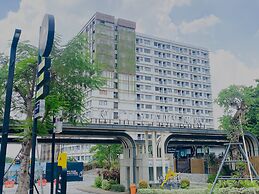 Cozy Studio Apartment At Gateway Park Lrt City Bekasi