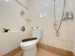 Cozy And Elegant Studio Apartment At Bassura City Near Mall