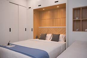 Modern And Comfy Studio At Collins Boulevard Apartment