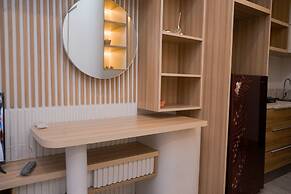 Modern And Comfy Studio At Collins Boulevard Apartment