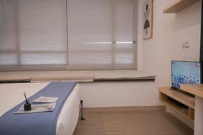 Modern And Comfy Studio At Collins Boulevard Apartment