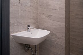 Modern And Comfy Studio At Collins Boulevard Apartment