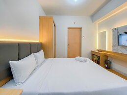 Cozy And Enjoy Living Studio At The Alton Apartment