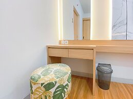 Cozy And Enjoy Living Studio At The Alton Apartment