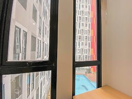 Cozy And Enjoy Living Studio At The Alton Apartment