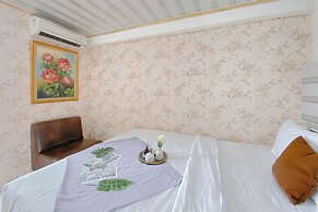 Cozy Studio Apartment Bassura City