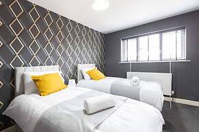 Huge Home,sleeps 12, Private Parking, Pets ok