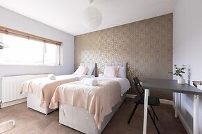 Huge Home,sleeps 12, Private Parking, Pets ok