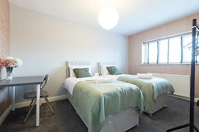 Huge Home,sleeps 12, Private Parking, Pets ok