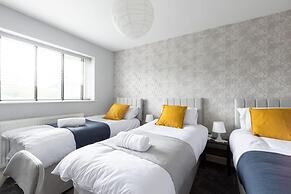 Huge Home,sleeps 12, Private Parking, Pets ok