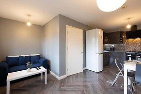 Huge Home,sleeps 12, Private Parking, Pets ok