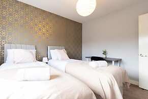 Huge Home,sleeps 12, Private Parking, Pets ok