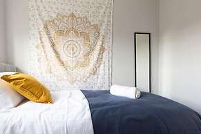 Huge Home,sleeps 12, Private Parking, Pets ok