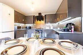 Huge Home,sleeps 12, Private Parking, Pets ok