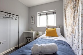 Huge Home,sleeps 12, Private Parking, Pets ok