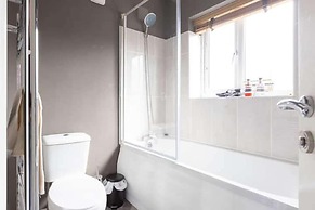 Huge Home,sleeps 12, Private Parking, Pets ok