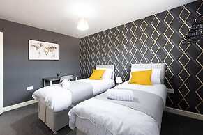 Huge Home,sleeps 12, Private Parking, Pets ok