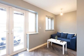 Huge Home,sleeps 12, Private Parking, Pets ok