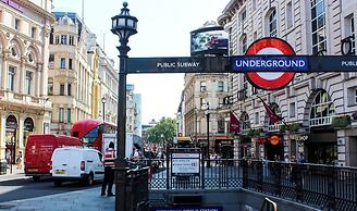 Zedwell Capsule Hotel, Piccadilly Circus
