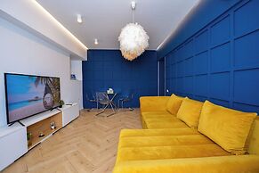 Blue Moon - One Bedroom - Romana Square