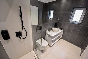 Blue Moon - One Bedroom - Romana Square