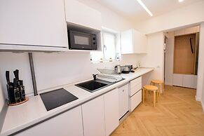 Blue Moon - One Bedroom - Romana Square