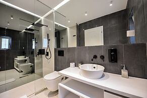 Blue Moon - One Bedroom - Romana Square