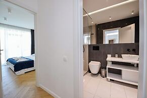 Blue Moon - One Bedroom - Romana Square