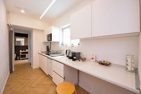 Blue Moon - One Bedroom - Romana Square