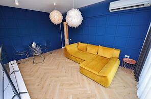 Blue Moon - One Bedroom - Romana Square