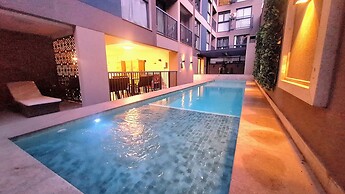 Apto moderno com miniquintal e piscina