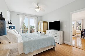 Oceanfront w Pool Panoramic Deck Views 5bdr Folly Ocean Breeze by Avan