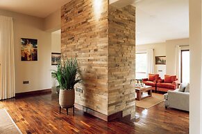 THE SCENERY RESIDENCE