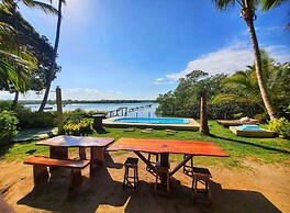 Casa de Temporada Felicidade, 38 Hóspedes, 2 Piscinas, 9 Suítes e 2 Ch