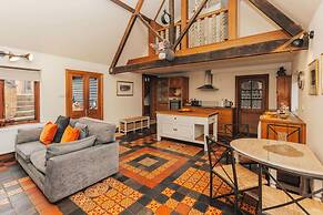 Aston Pottery - From 250 Per Night