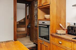 Aston Pottery - From 250 Per Night