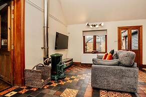 Aston Pottery - From 250 Per Night