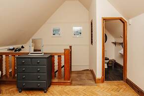 Aston Pottery - From 250 Per Night