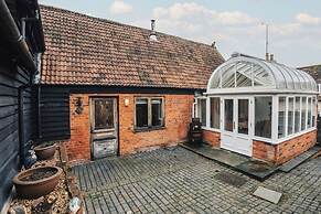 Aston Pottery - From 250 Per Night