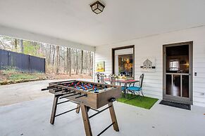 3 Mi to Marietta Square: Hot Tub Haven w/ 2 Patios