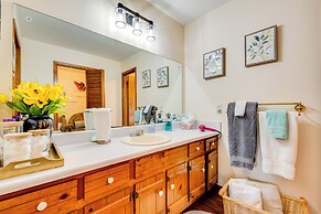 3 Mi to Marietta Square: Hot Tub Haven w/ 2 Patios